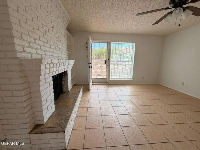 Building Photo - 6700 Escondido Dr