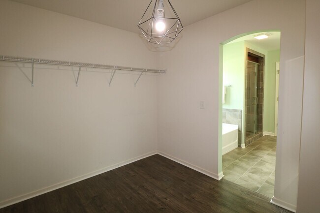 Building Photo - 4515 Wedge Dr