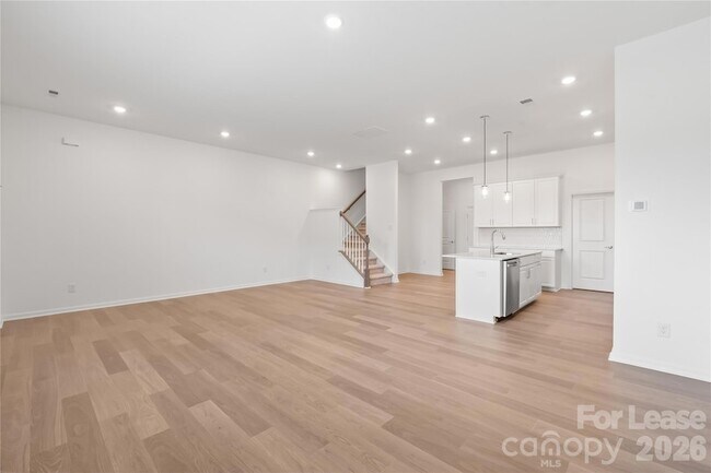 Building Photo - 302 Silver Fleet Dr