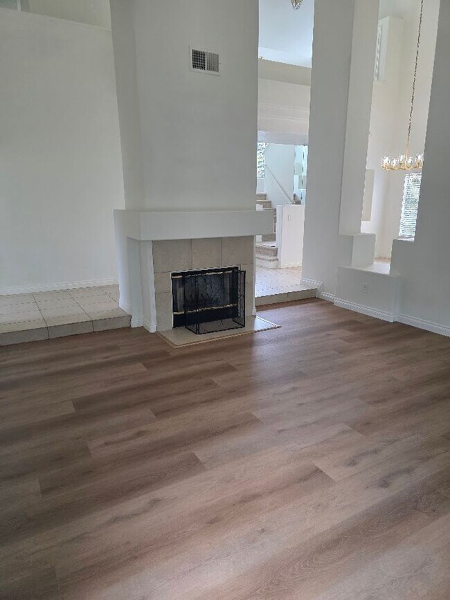 Building Photo - Newly Renovated Temecula 3 Bedroom Home!