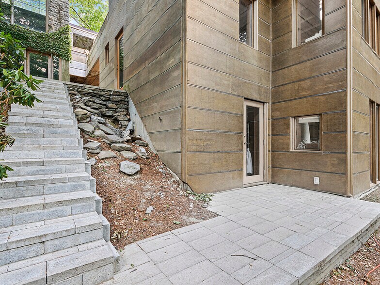 Building Photo - 170 Rawson Rd