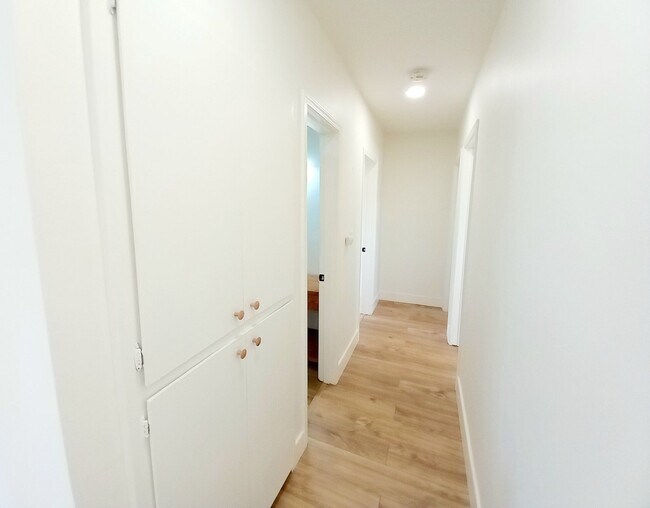 Building Photo - Beautifully Renovated 3 bd, 2 ba in Old To...