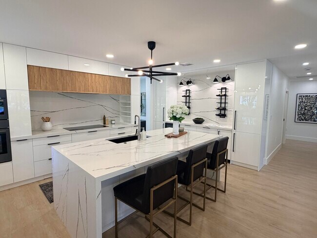 Building Photo - 2735 Polo Island Dr