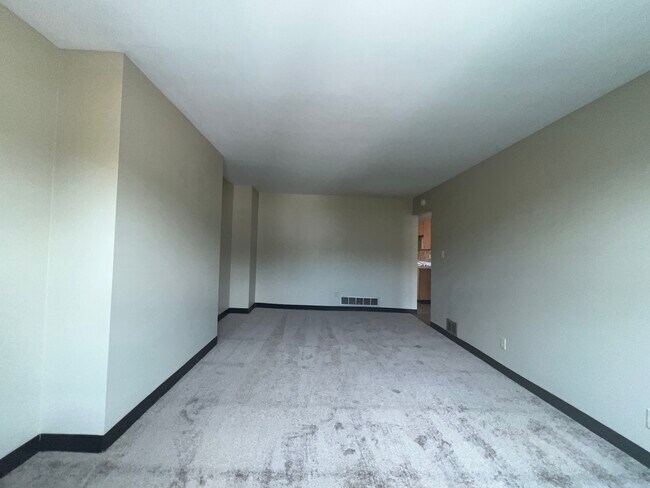 Building Photo - 624 Monongahela Ave