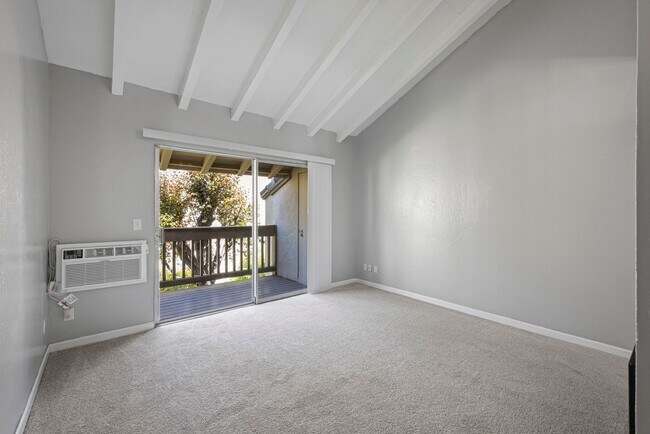 Building Photo - Walnut Creek! 1 bedroom 1 bathroom, Walk t...