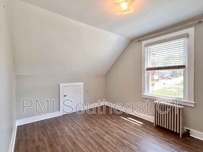Building Photo - 27 3rd Ave