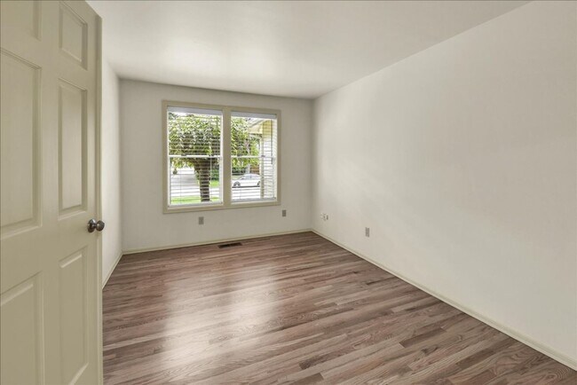 Building Photo - 4Bd/2.5Ba Mill Creek House