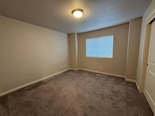 Building Photo - 14233 SW 169th Ave