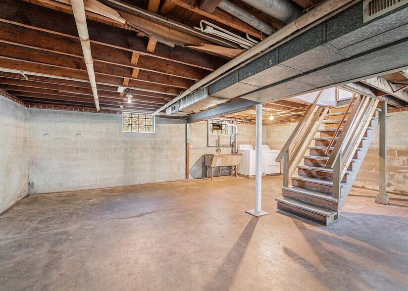 Building Photo - 405 Clyde Ave