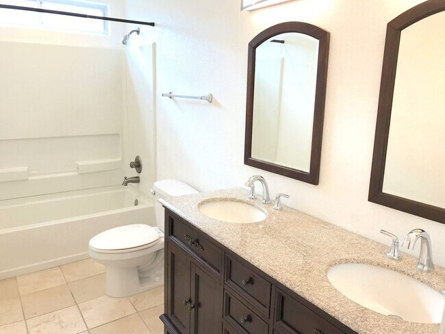 Building Photo - Spacious 4 bedroom Northern Meadows Home with Refriderated Air!