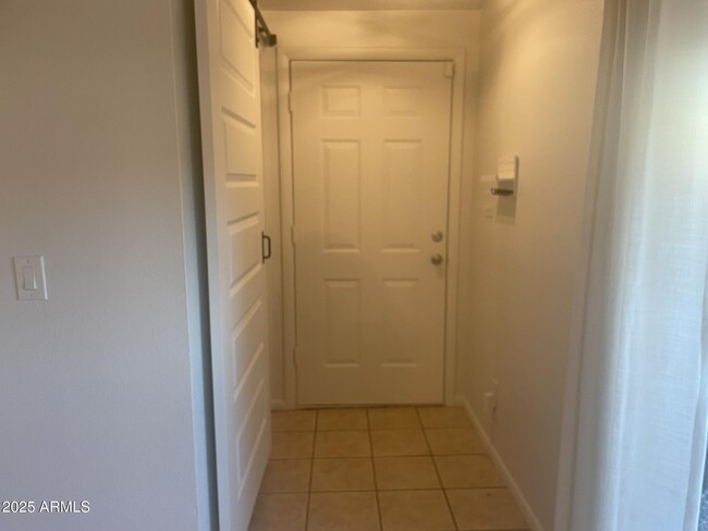 Building Photo - 826 S Casitas Dr