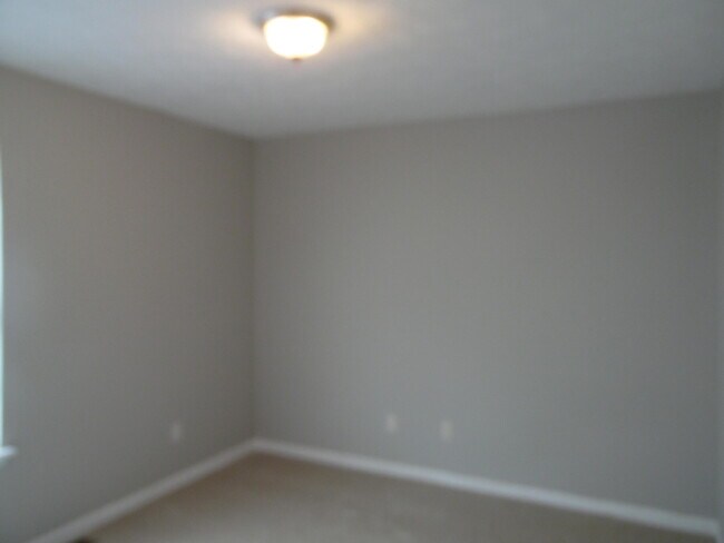 Building Photo - 902 Wabarto Way