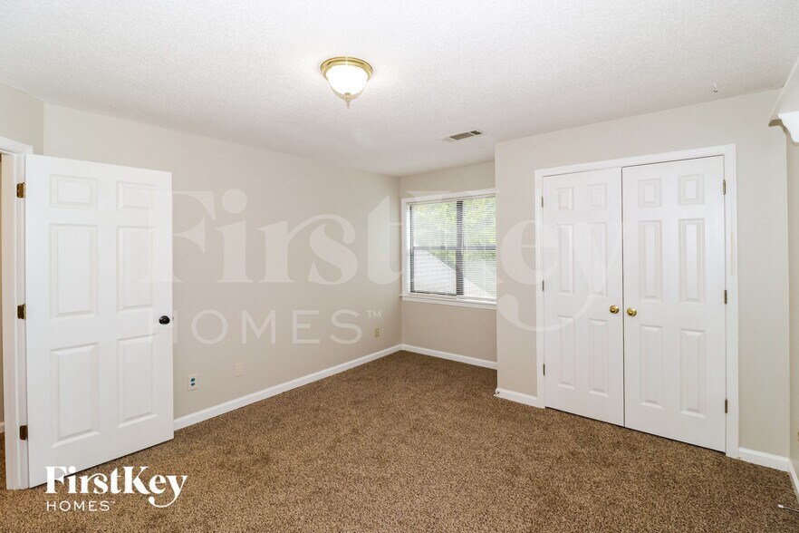 Building Photo - 7996 Jills Creek Dr