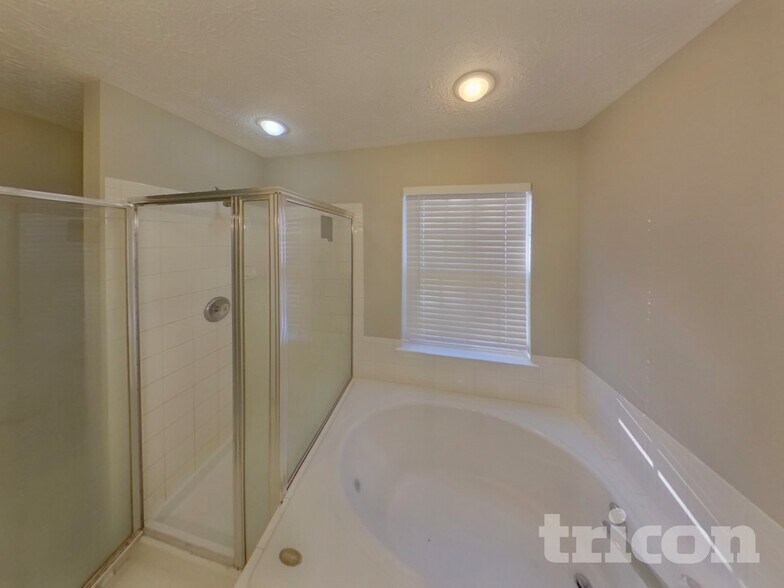 Building Photo - 9845 Bayline Cir