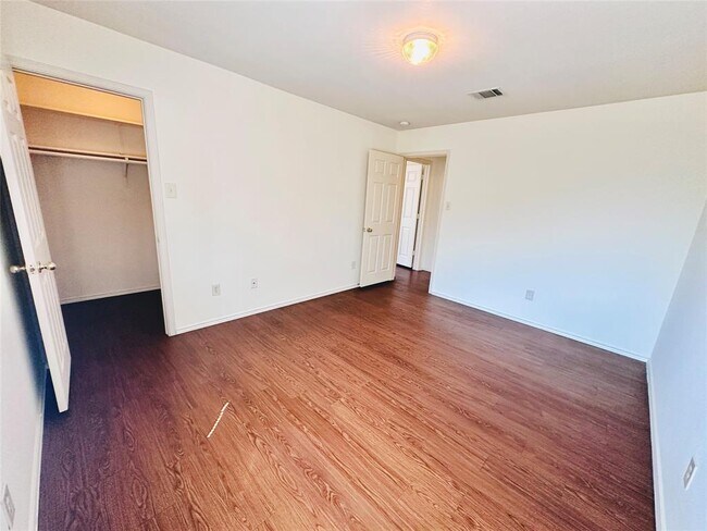 Building Photo - 1800 Tolstoy Cir