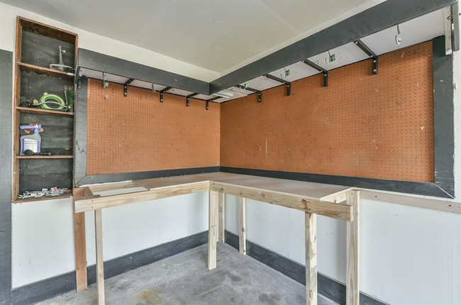 Building Photo - 1349 Martin St