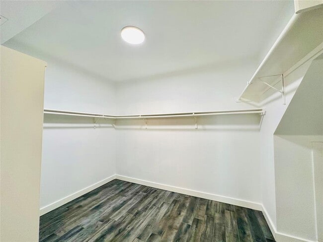 Building Photo - 901 Bethpage Dr