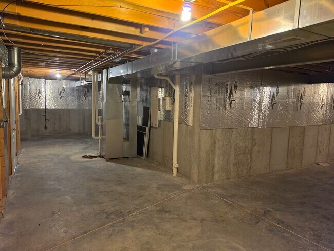 Building Photo - 9845 Burleigh Ln