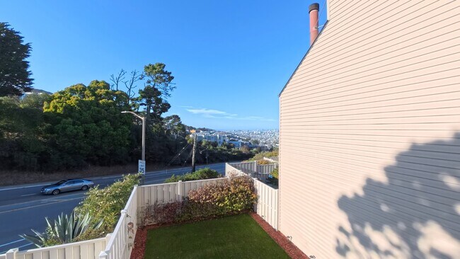 Building Photo - 5003 Diamond Heights Blvd