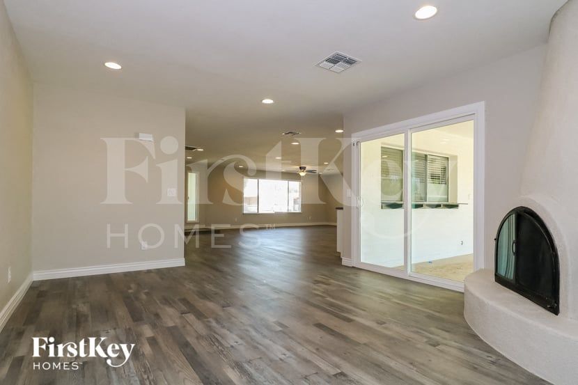 Building Photo - 4717 W Echo Ln