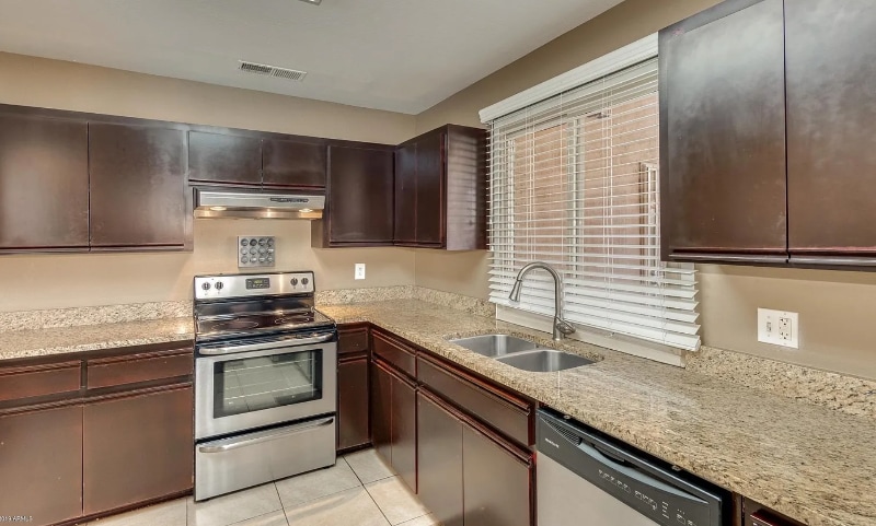 Building Photo - 2348 W Laurel Ln