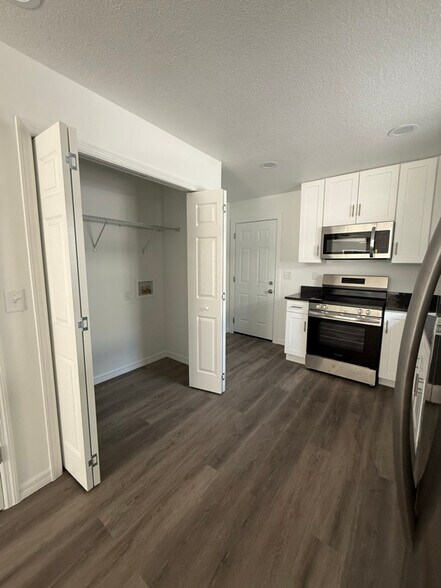 Building Photo - 53 Poplar Rd