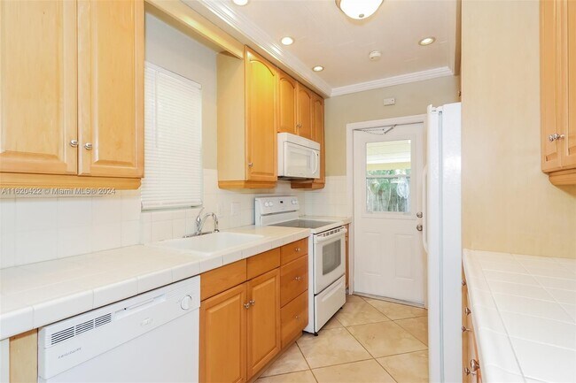 Building Photo - 1640 NW 3rd Ave