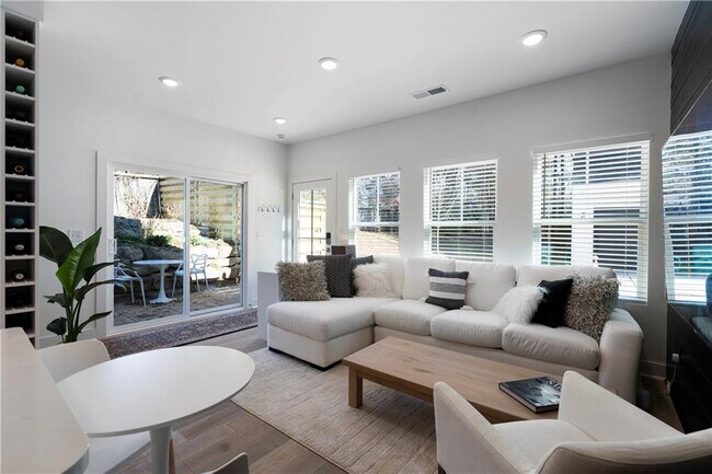 Building Photo - 217 Arnold Mill Rd