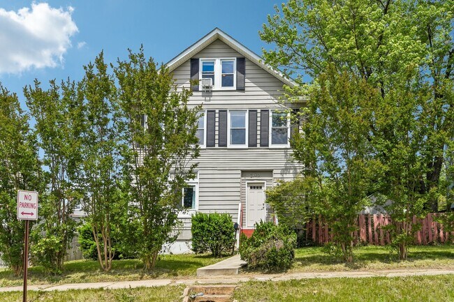 Building Photo - 2700 Hamilton Ave