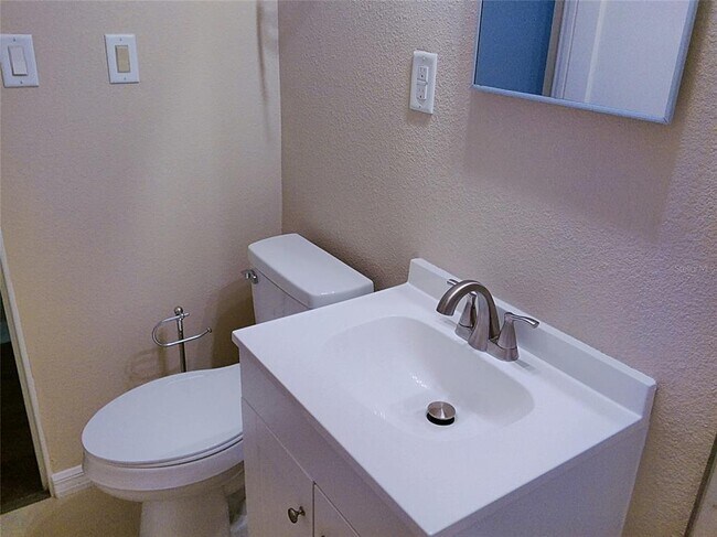 Building Photo - 12 Smyrna Dr