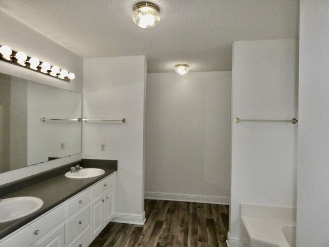 Building Photo - 7945 Amethyst Dr