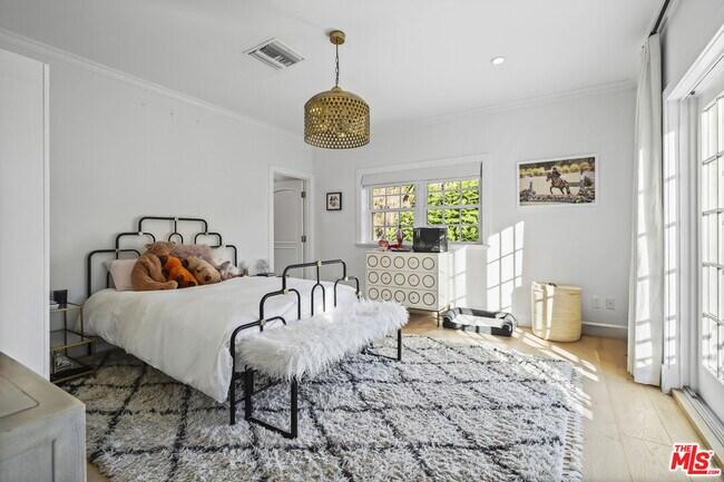 Building Photo - 23255 Mariposa De Oro St