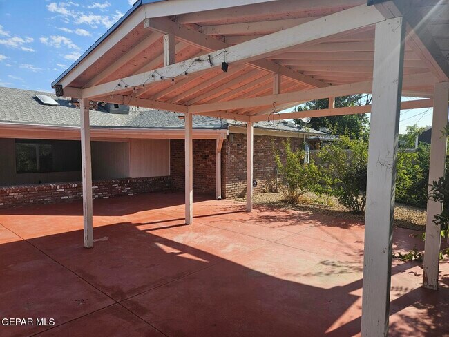 Building Photo - 10000 Honolulu Dr