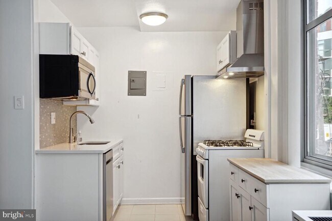 Building Photo - 940 25th St NW