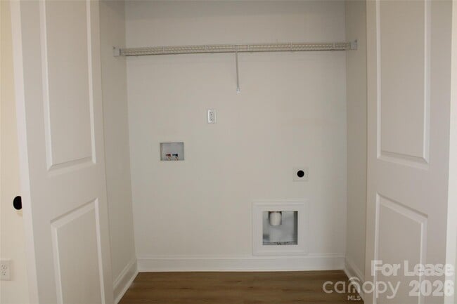 Building Photo - 574 W Park Ave