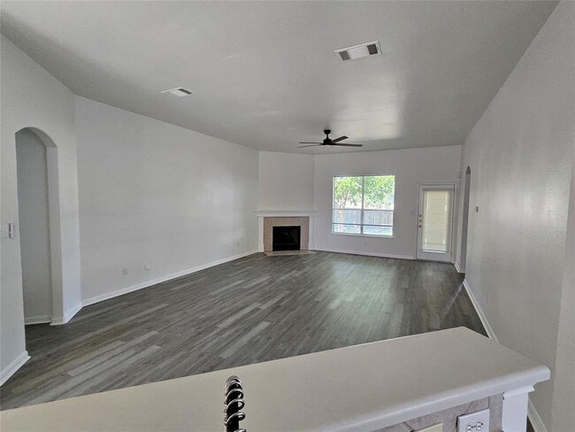 Building Photo - 202 N Pauley Dr