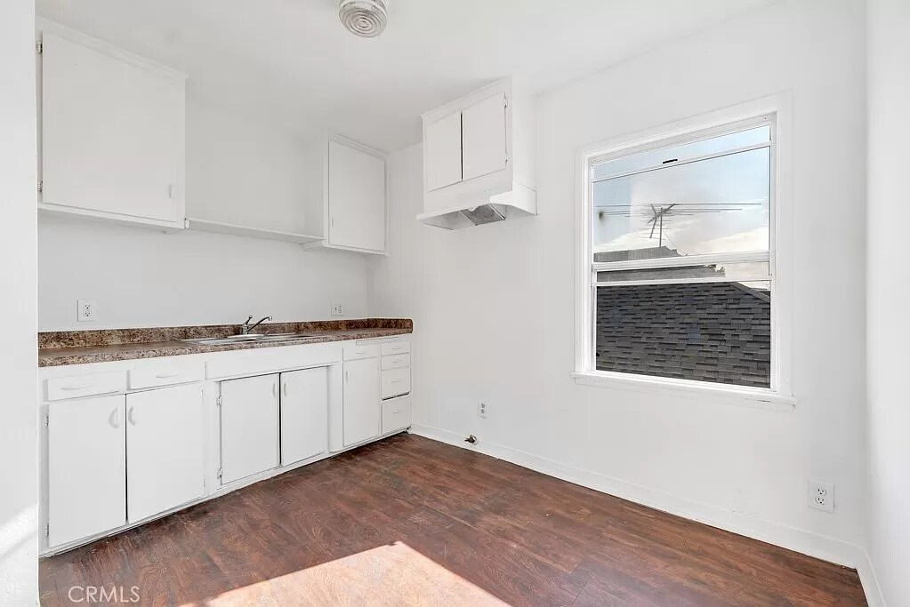 Building Photo - 648 W 41st Dr
