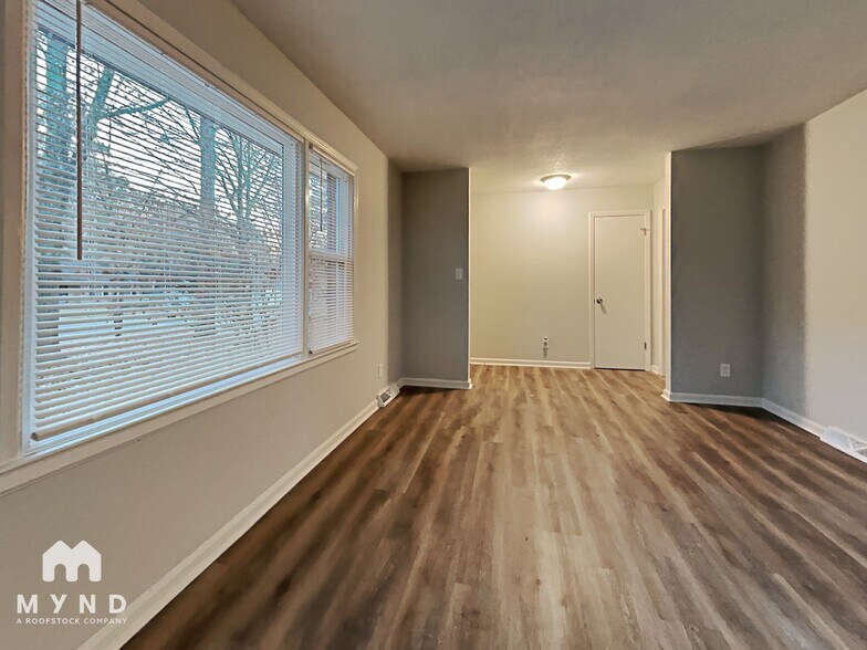 Building Photo - 6600 Barrington Dr