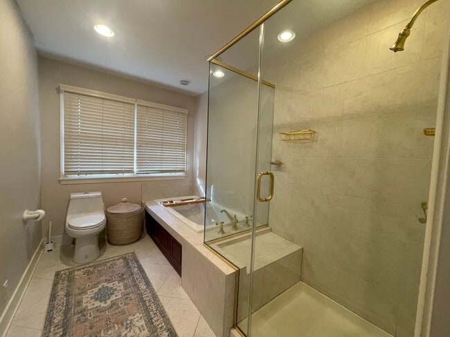 Building Photo - 844 Juniper Rd