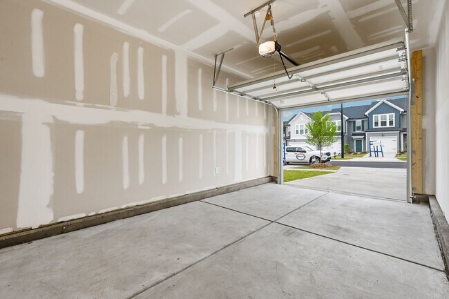 Building Photo - Prime Location! Brand New 3 Bed Townhome