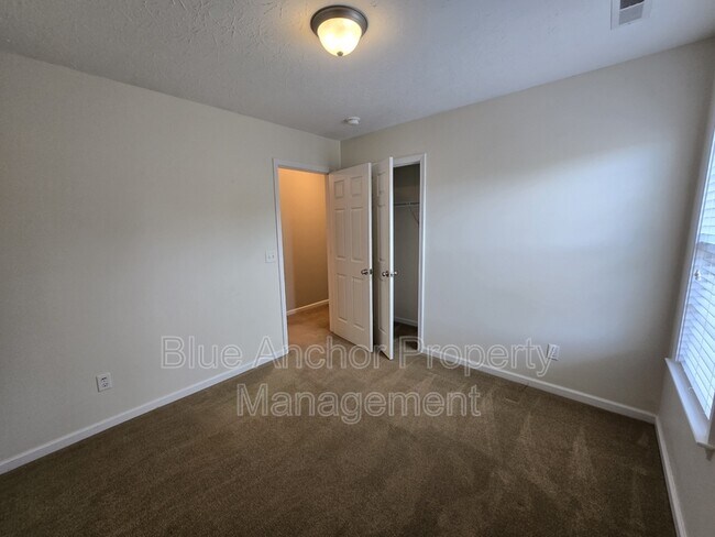 Building Photo - 333 Rose Bud Ln