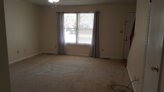 Building Photo - 209 Hicks Dr