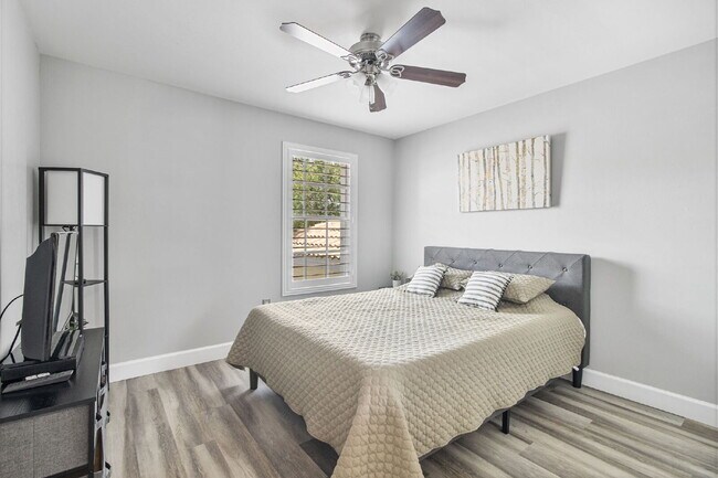Building Photo - Charming 2-Bed, 2-Bath Condo Retreat with 1,309 Sq Ft in Fort Myers' Premier Locale!