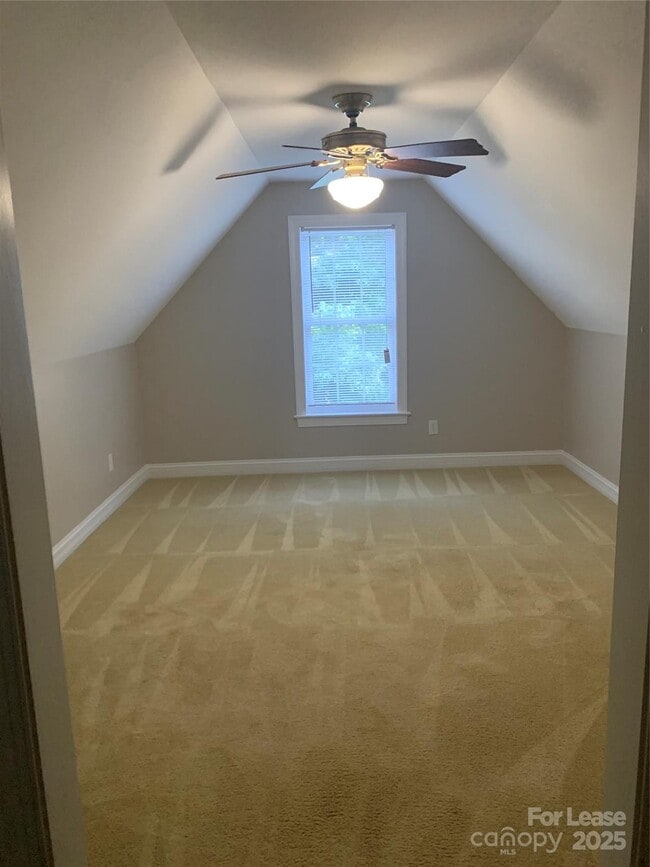 Building Photo - 7925 Bay Pointe Dr