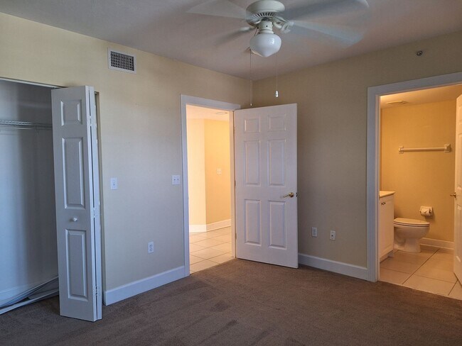 Building Photo - 3BR 3BA Bouchelle Island Condo!