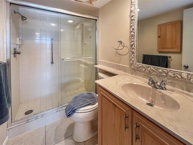 Building Photo - 3806 Gulf of Mexico Dr