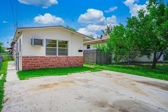 Building Photo - 805 NW 3rd Terrace