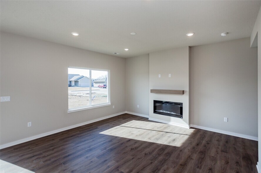 Building Photo - 6129 Tungsten Dr