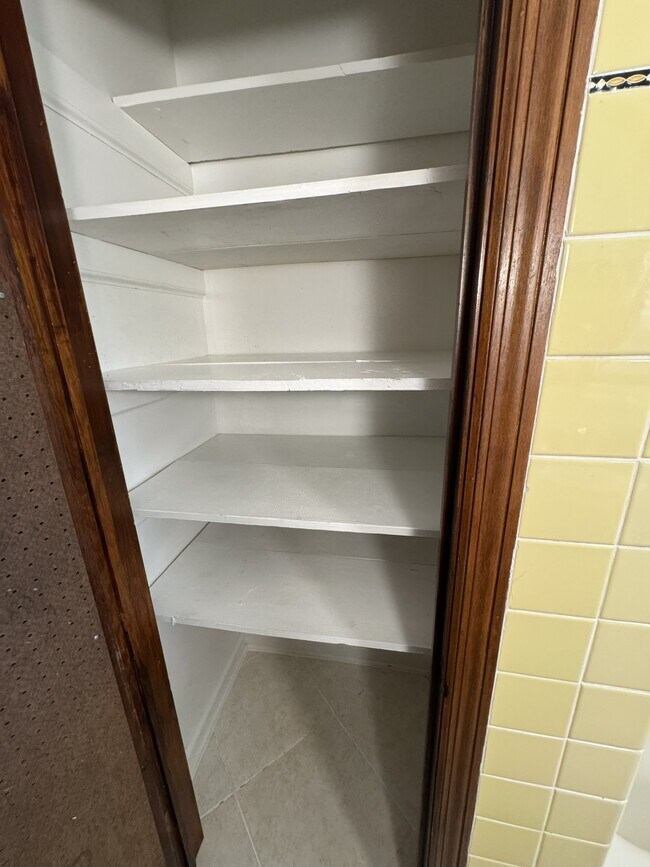 Building Photo - 3820 Orchard Rd SE