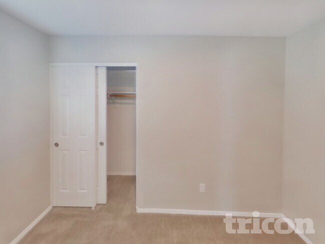 Building Photo - 1980 Golden Shadow Ct